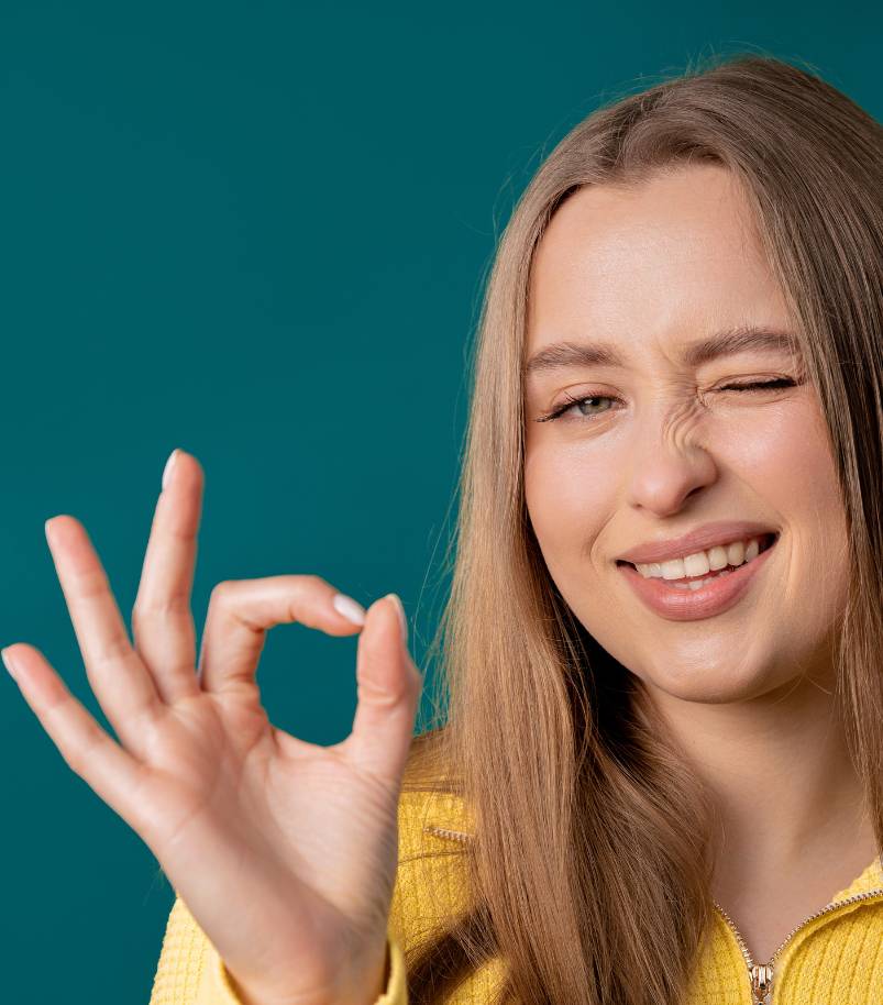 imagem de mulher feliz, com beneficios de batedeira